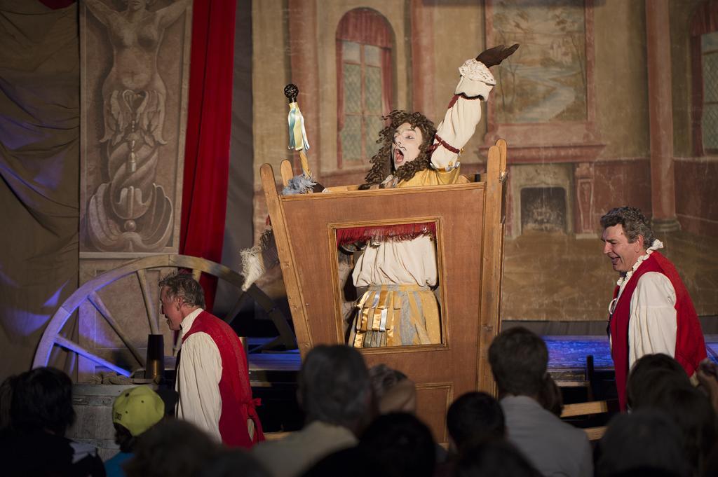 La Comedie De - Pezenas