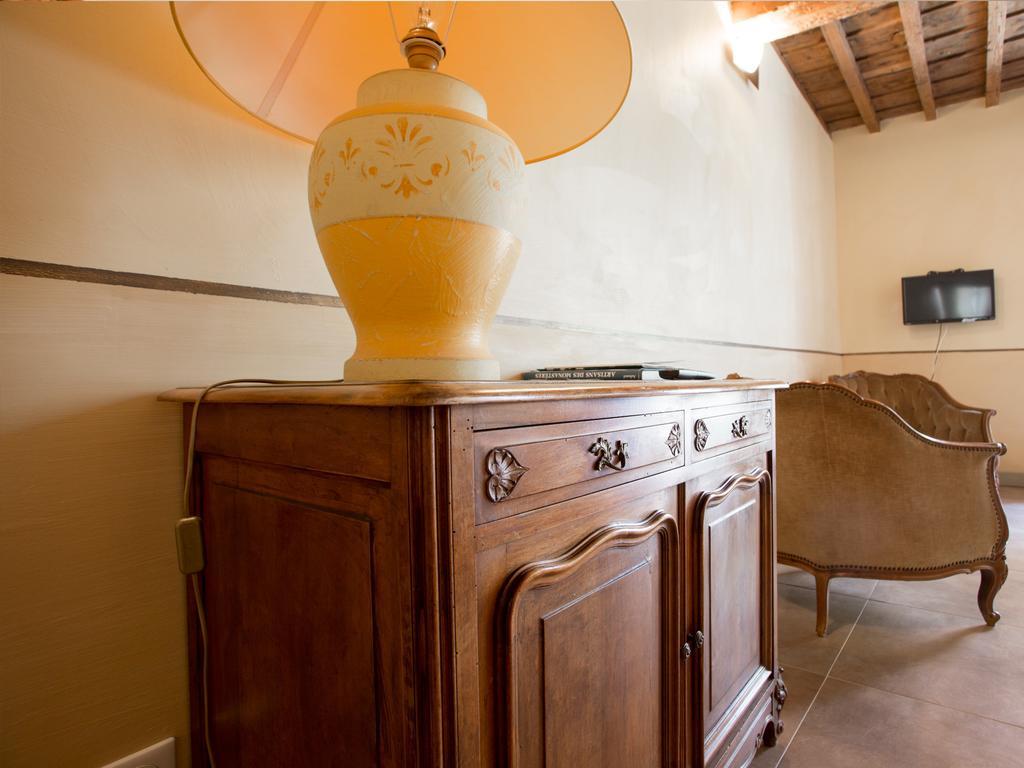 La Comedie De - Apartment